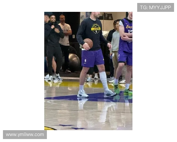 雷迪克称东契奇腿筋不适将检查